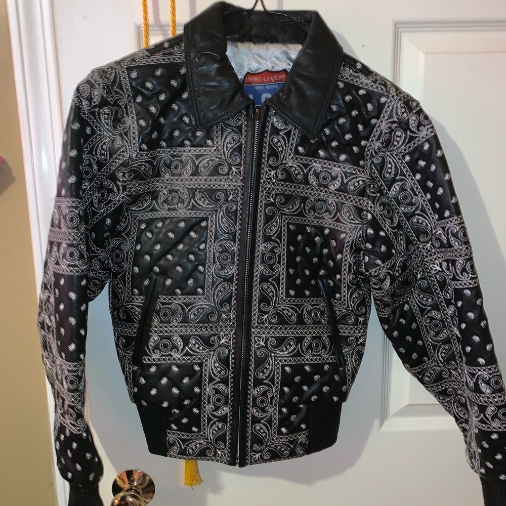 Coat - Picture 2 of 3